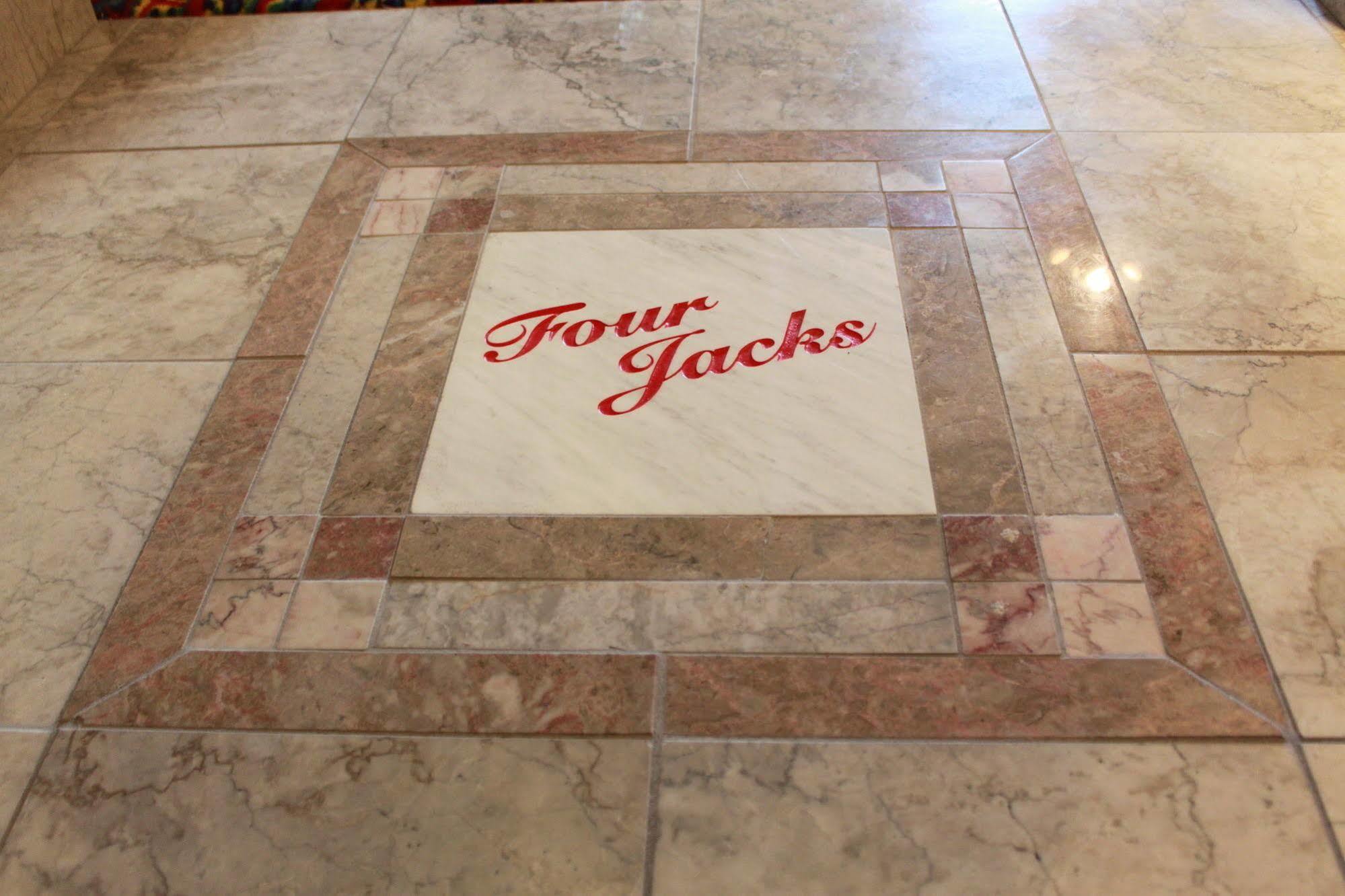 ג'קפוט Four Jacks Hotel And Casino מראה חיצוני תמונה